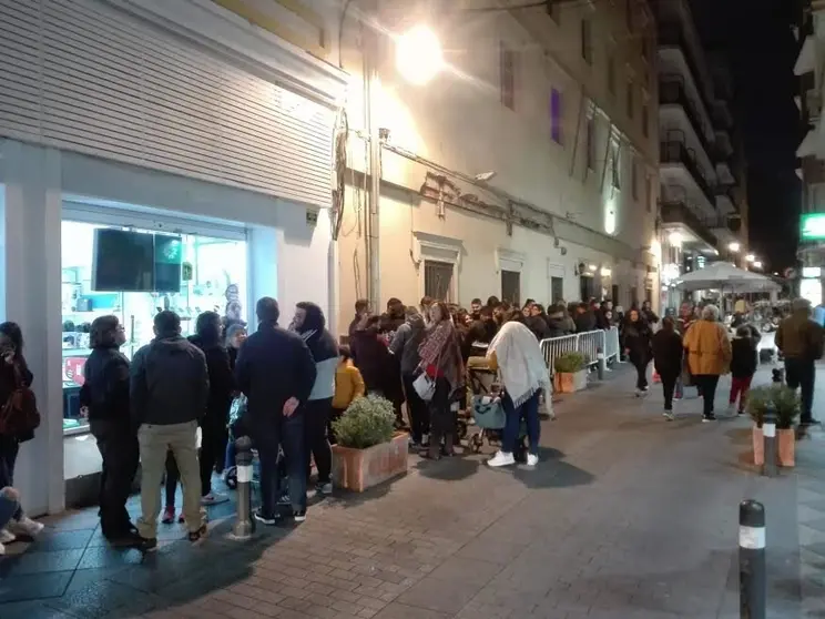 Colas para la Casa del Terror