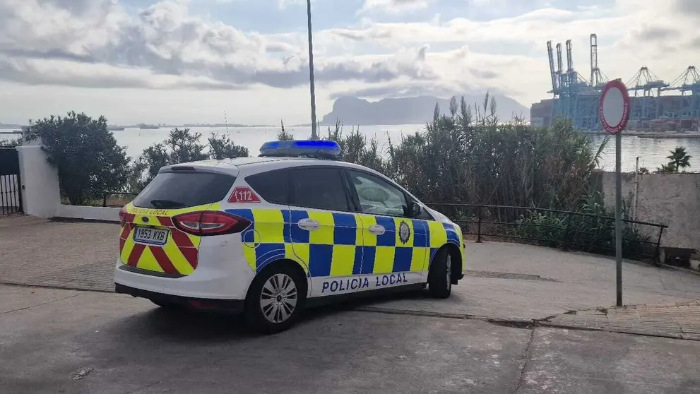 Una patrulla de la Polic&iacute;a Local en El Rinconcillo