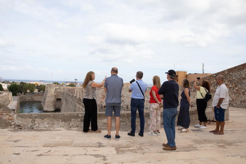 Turistas en las murallas de Ceuta