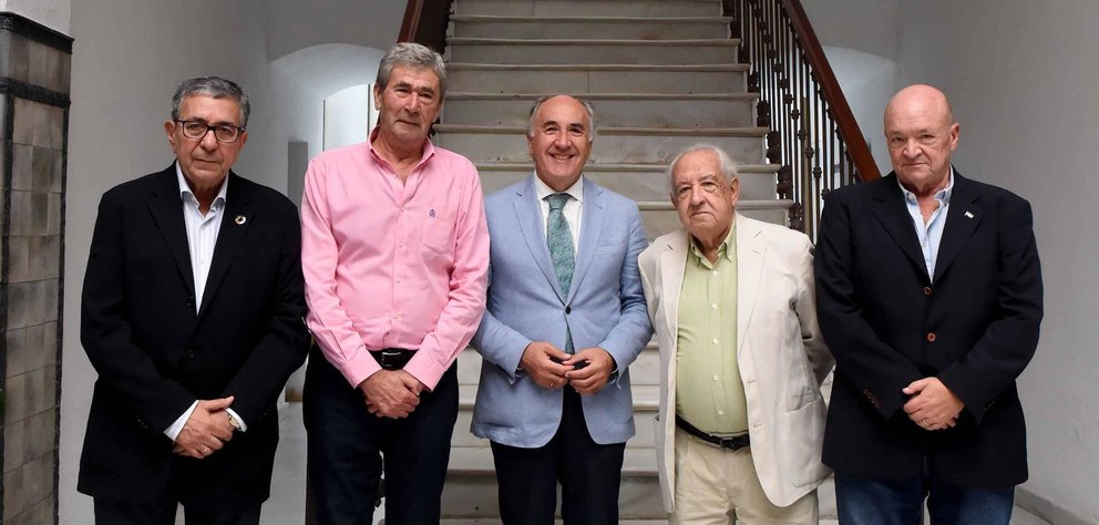 Landaluce junto a los ex alcaldes