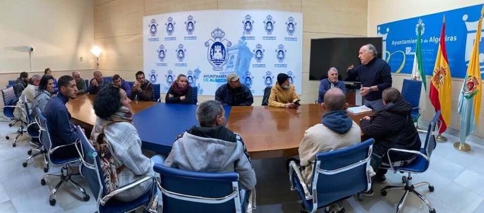 Landaluce atiende a las personas sin hogar de Algeciras