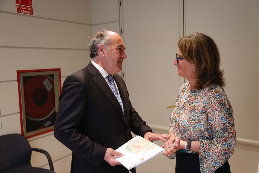 Landaluce con la vicepresidenta del Gobierno, Teresa Ribera