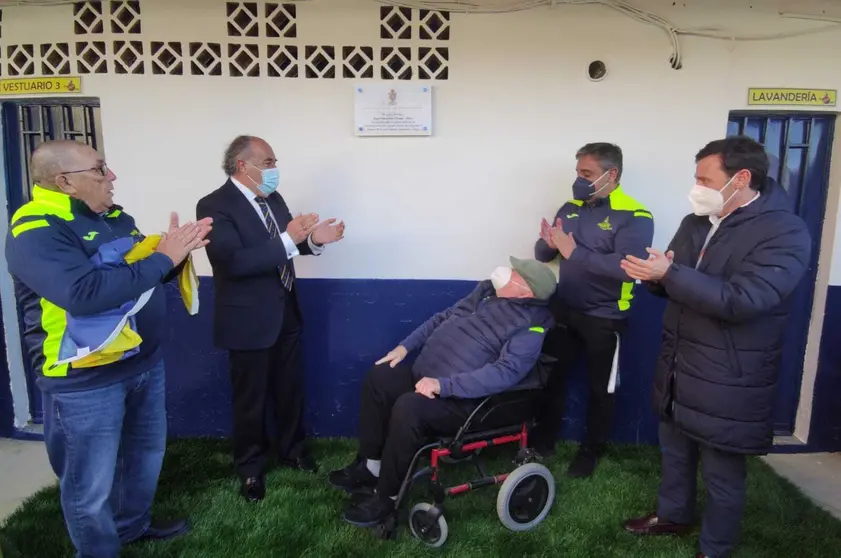 Imagen de la inauguraci&oacute;n del campo de f&uacute;tbol que lleva el nombre de 'Pule'
