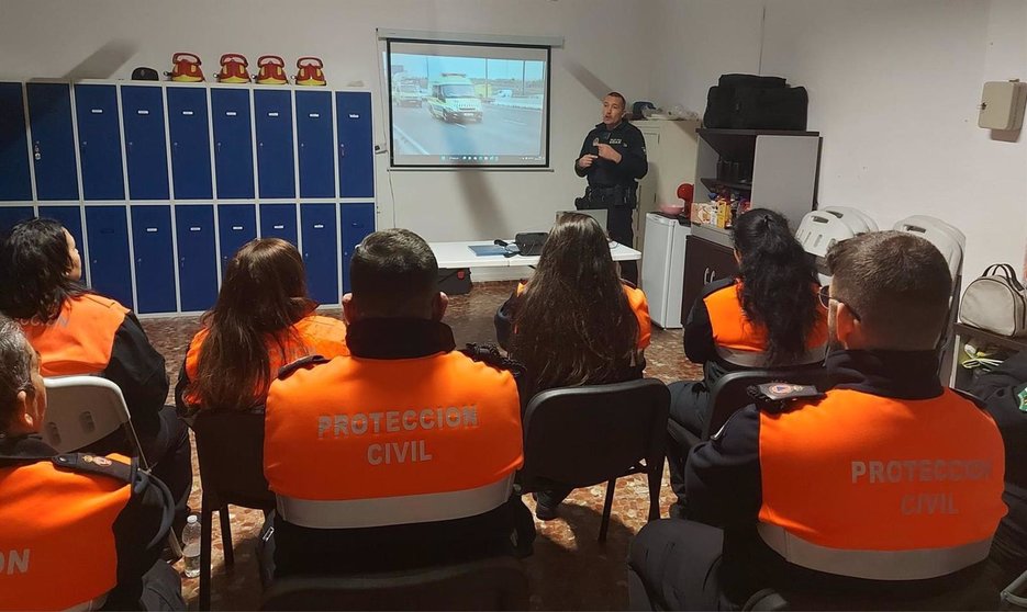 Voluntarios de Protección Civil en Los Barrios reciben formación sobre terrorismo yihadista - AYUNTAMIENTO DE LOS BARRIOS