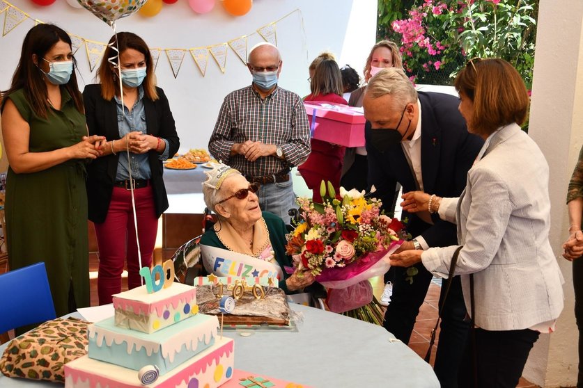 Mujer centenaria residencia milagrosa
