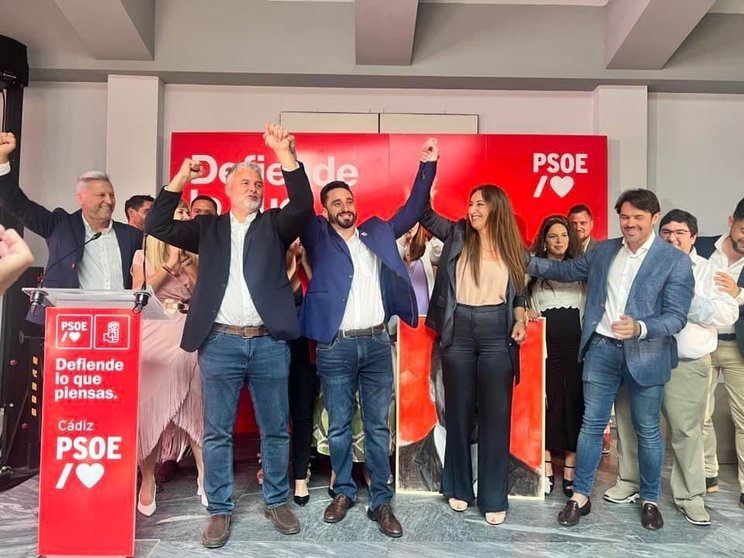 Candidatura del PSOE Los Barrios, con Dani Perea en el centro