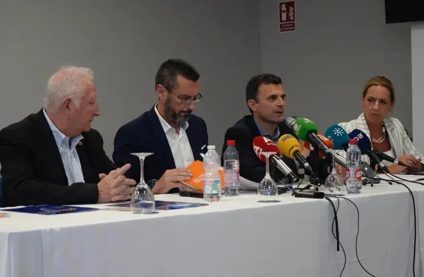 Rueda de prensa PP-La L&iacute;nea 100x100 tras la firma del acuerdo