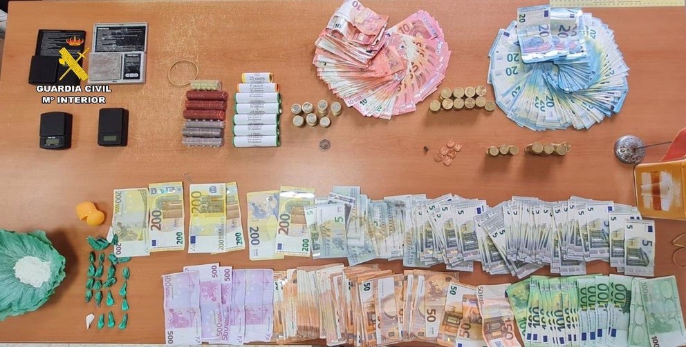 Desmantelamiento de un punto de venta de drogas en Tarifa - GUARDIA CIVIL