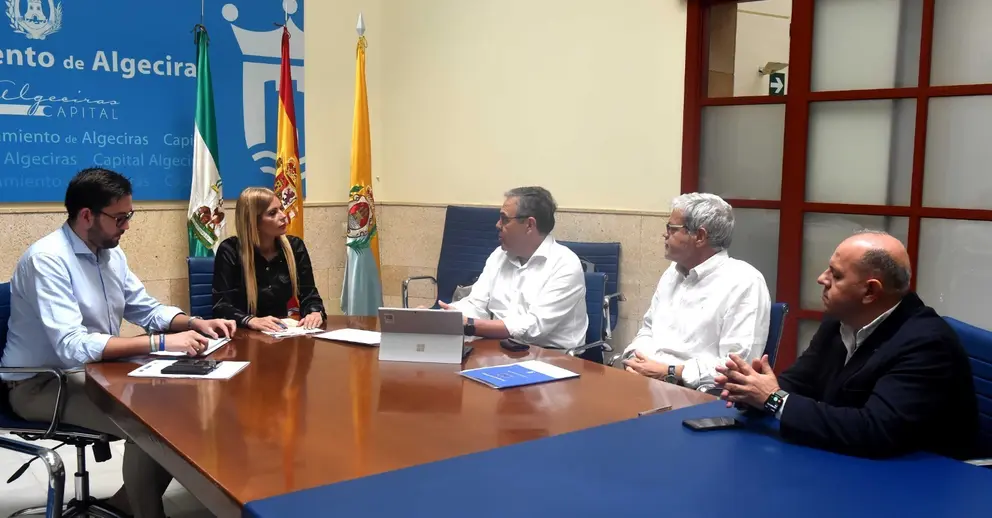 Reuni&oacute;n entre el Ayuntamiento y la C&aacute;mara de Comercio