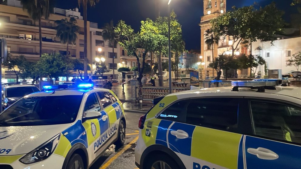 La Policía Local, en la Plaza alta (FOTO-ONDA ALGECIRAS)