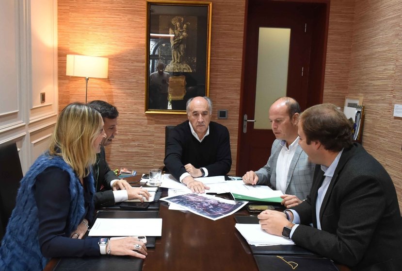 Reunión en el Ayuntamiento de Algeciras con el delegado provincial de Medio Ambiente