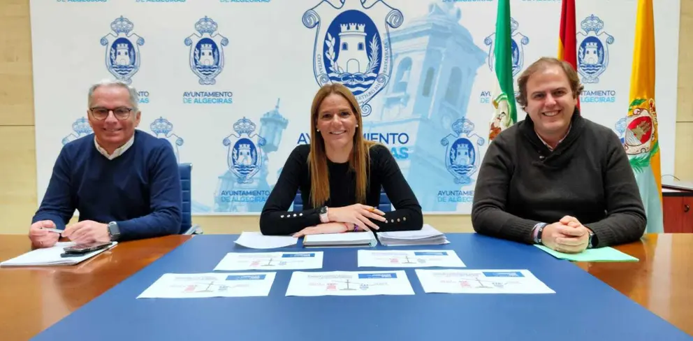 Jacinto Mu&ntilde;oz, Mar&iacute;a Solanes y Javier V&aacute;zquez Hueso, en rueda de prensa