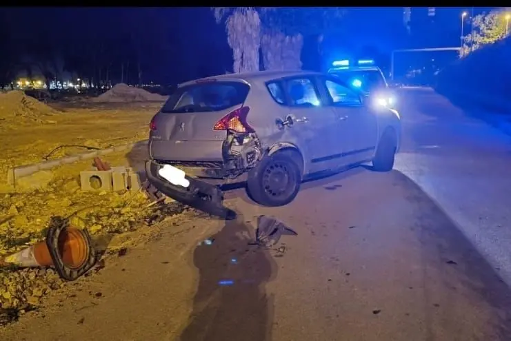 Imagen del veh&iacute;culo empotrado esta madrugada en Puente Mayorga