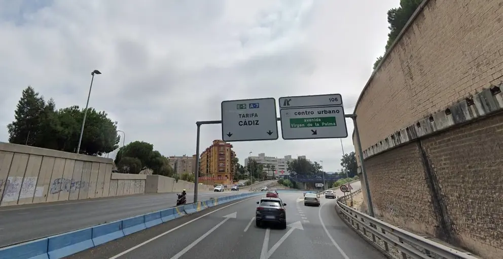 Autov&iacute;a A-7 a su paso por el centro comercial