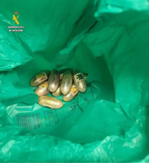 Bellotas de hach&iacute;s intervenidas en el puerto de Algeciras. - GUARDIA CIVIL