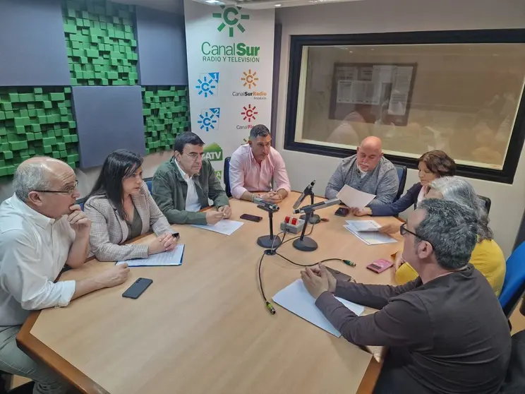 Reuni&oacute;n del PSOE con la plantilla de Canal Sur en Algeciras