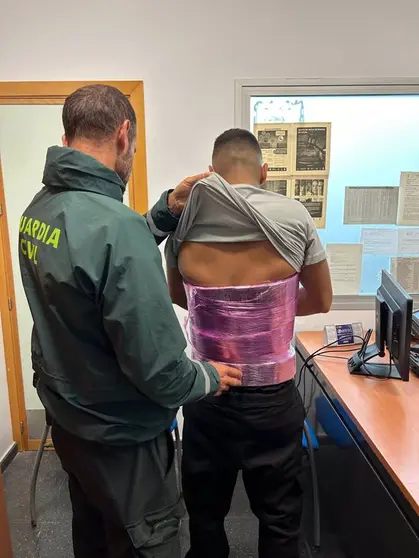Detenido con droga adosada al cuerpo en el puerto de Tarifa. - GUARDIA CIVIL