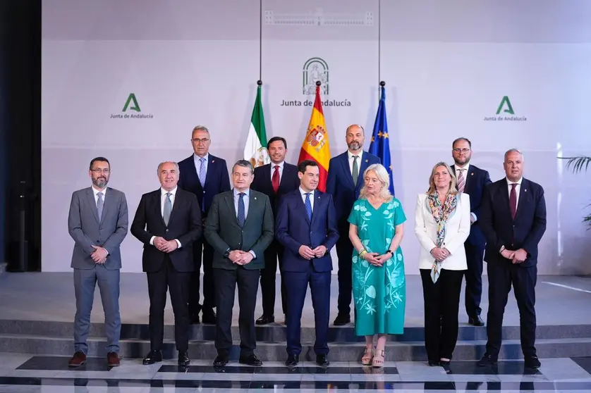 Reuni&oacute;n de los alcaldes con Juanma Moreno