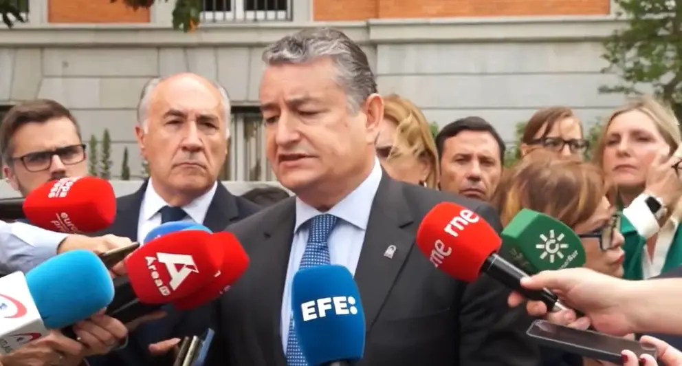 Antonio Sanz, a la salida de la reuni&oacute;n con Albares en Exteriores