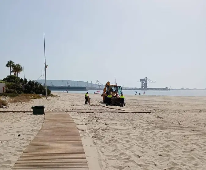 Preparativos en la playa de Palmones