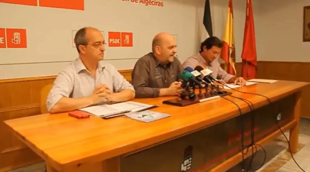 Enrique Cervantes, en una comparecencia entre Fernando Silva y S&aacute;nchez Rull