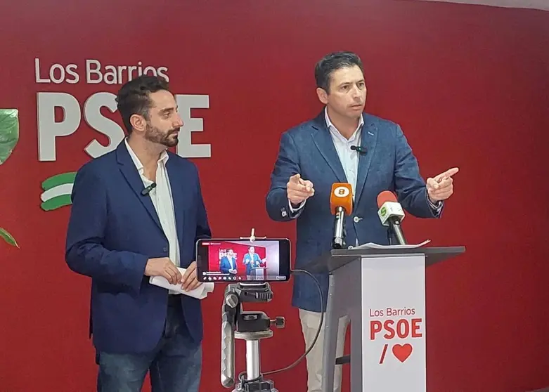Rara M&aacute;rquez (d) en la Casa del Pueblo de Los Barrios