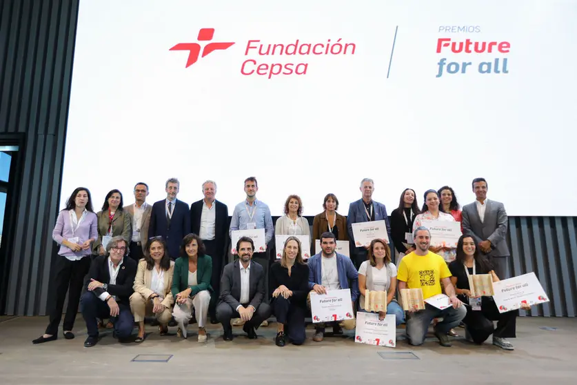Maarten Wetselaar y Bettina Karsch, presidente y vicepresidenta de Fundaci&oacute;n Cepsa con los premiados