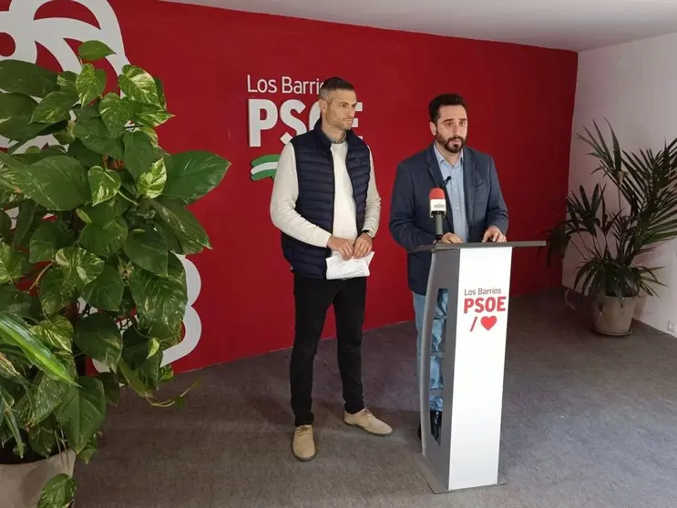 Dani Perea en una rueda de prensa en la sede del PSOE barre&ntilde;o
