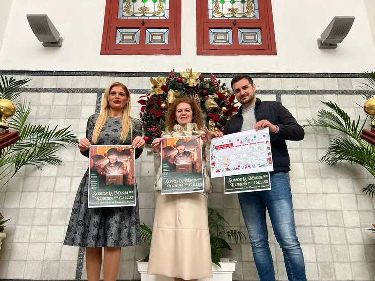 La concejal de Comercio, Sabina Quiles y el de Juventud, Francisco Javier Arango, con la presidenta de APYMEAL, Paca R&iacute;os