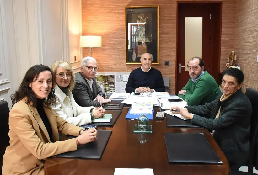 Ayuntamiento y Hermandad del Rocio coordinan los actos con motivo del 40 aniversario de la hermandad en la ciudad