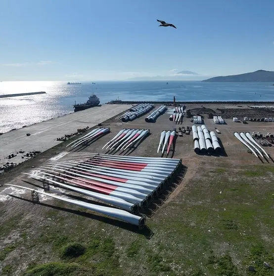 Piezas de los nuevo aerogeneradores llegadas al puerto algecire&ntilde;o