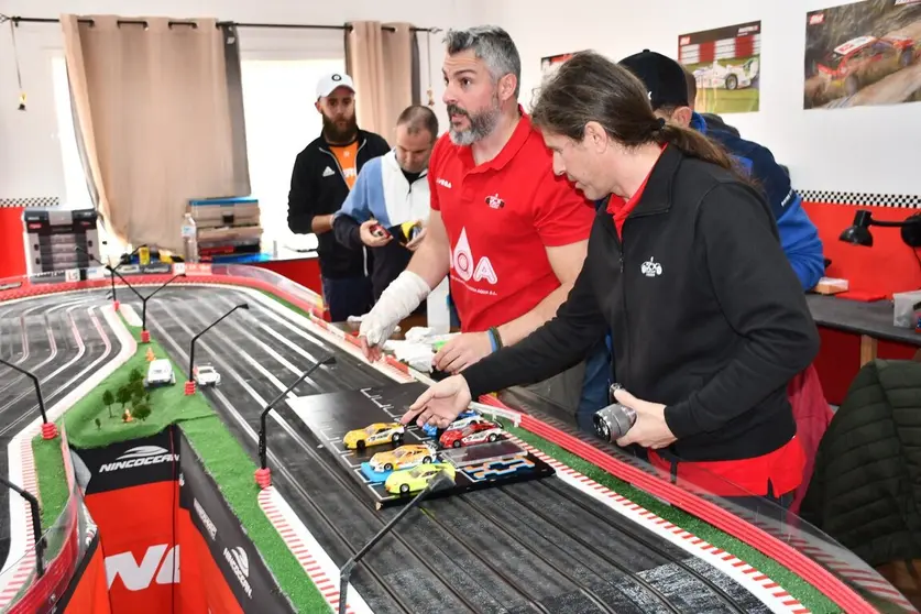 Competici&oacute;n de Scalextric