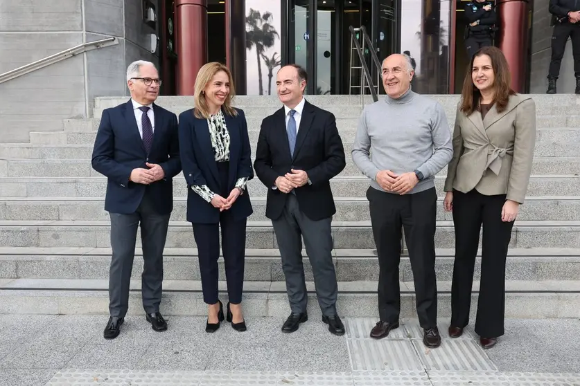 Visita de la presidenta de Diputaci&oacute;n a la Autoridad Portuaria de Algeciras