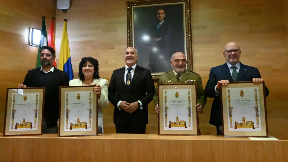El alcalde, con los galardonados en el Acto del D&iacute;a de Andaluc&iacute;a en Algeciras