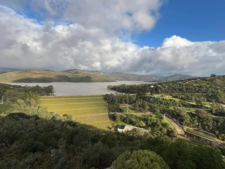 El pantano de Guadarranque, al l&iacute;mite de sus reservas
