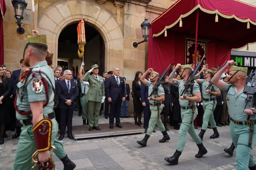 La Legi&oacute;n desfila por Carrera Oficial
