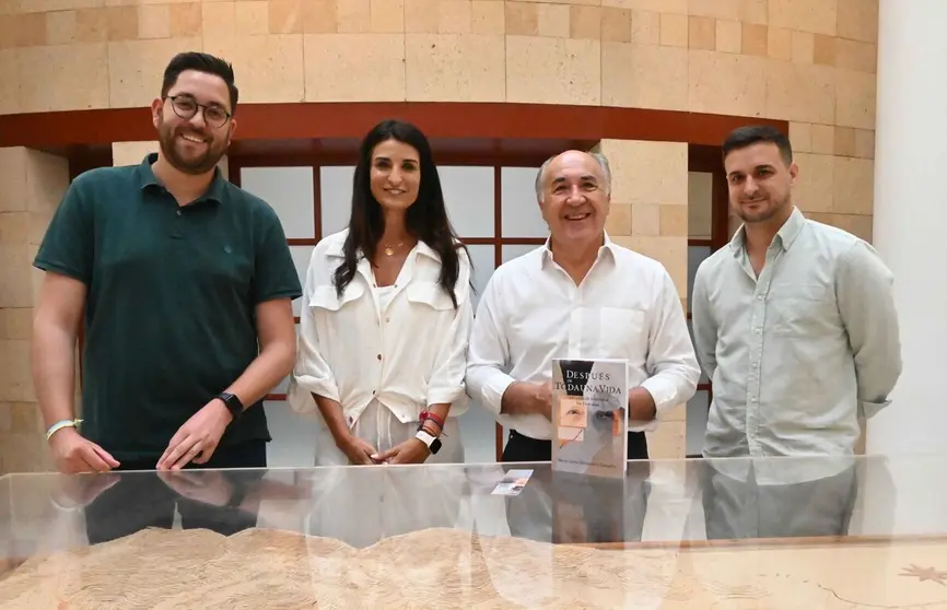 Landaluce junto a miembros del equipo de Gobierno