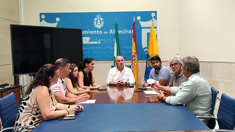 Reuni&oacute;n con los vecinos