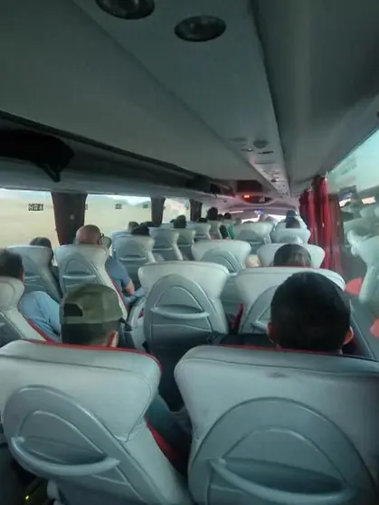 Viajeros trasbordados en autob&uacute;s