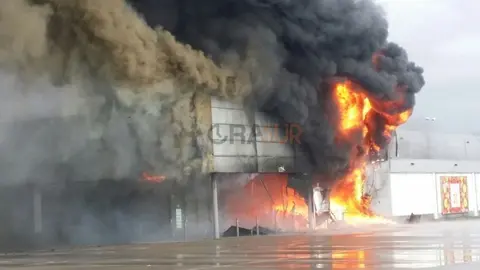 Incendio en el Lidl de Palmones (1)