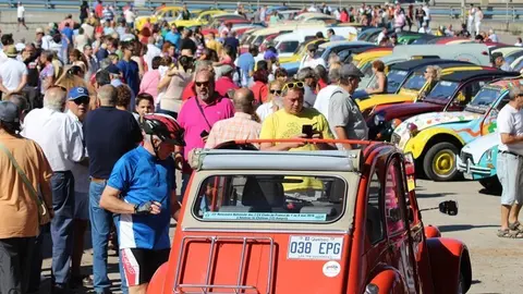 Concentracion Nacional de Citr&ouml;en 2CV en Algeciras (1)