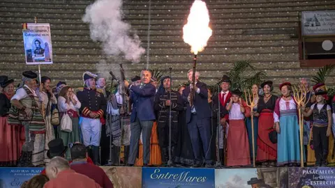 Homenaje a Estepona en Algeciras Entremares/ Tomoyuki Hotta