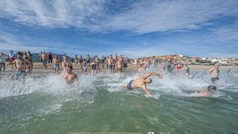 &Uacute;ltimo ba&ntilde;o del a&ntilde;o. Foto Tomoyuki Hotta