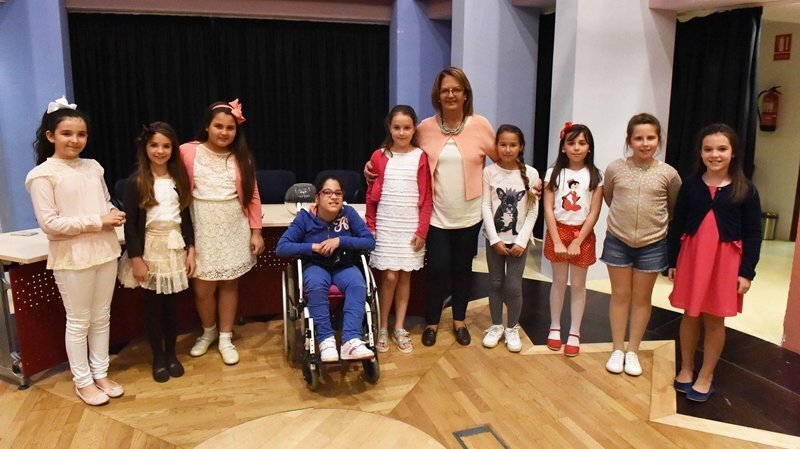 REINA Y CORTE INFANTIL