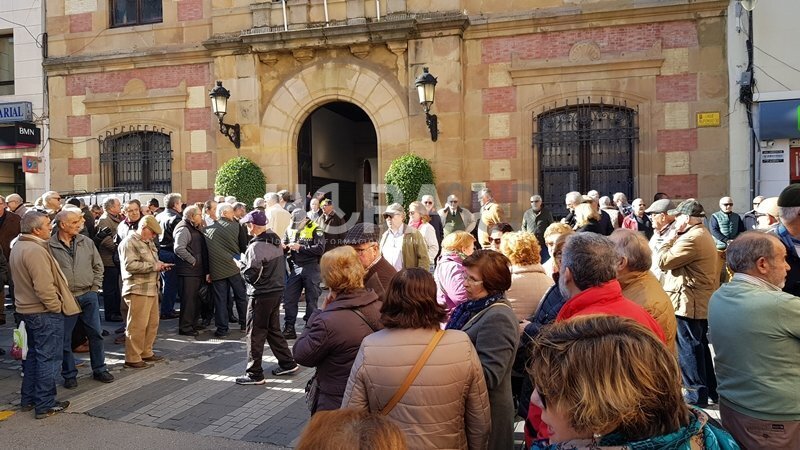 Concentracion de pensionistas en Algeciras1
