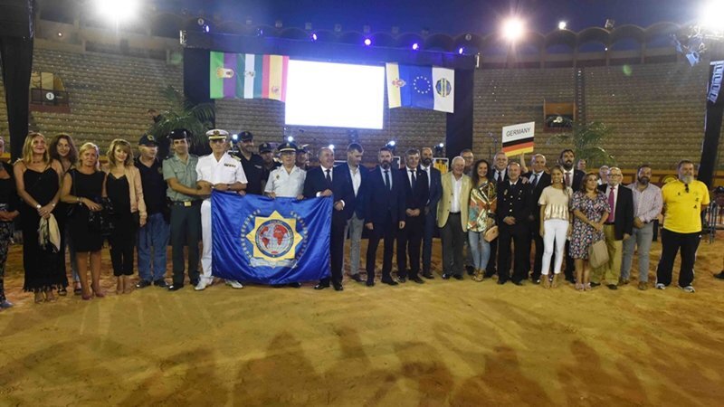 Autoridades junto a los representantes de los Juegos