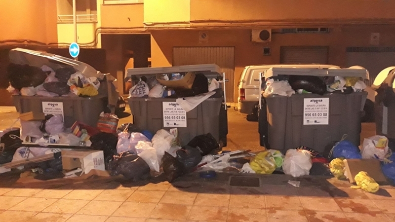 Contenedores en la calle Fermin Salvoechea Algeciras Limpieza Algesa1 OCT2020